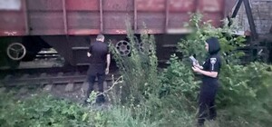 Залезла на крышу поезда: в Одесском районе травмировалась 13-летняя девочка