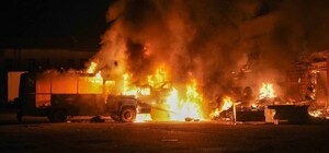 Уничтоженные автомобили, гибель охранника и пожары: последствия ночного обстрела Одессы (обновлено)