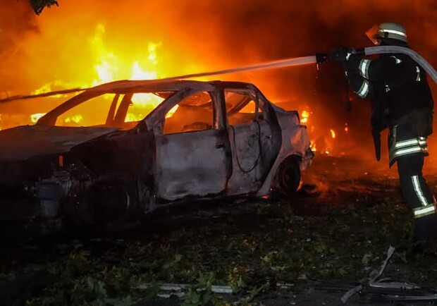 Рятувальник на місці пожежі. 