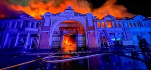 Горит Привоз, есть разрушения в историческом центре: последствия ночного удара по Одессе (обновлено)