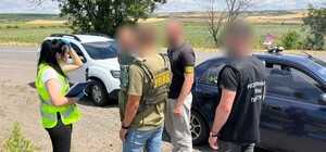 Хотів втекти за кордон зі знайомими: на Одещині молодик намагався підкупити прикордонника