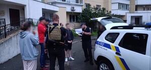 На Троєщині водій вистрілив у лице перехожому через зауваження щодо паркування