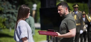 Відвів літак від житлових будинків: президент вручив 