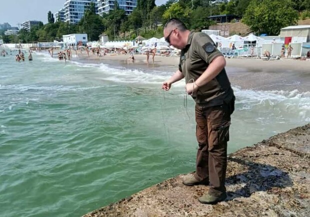 На пляжах Одессы проверили воду на мазут: результаты обнадеживают 