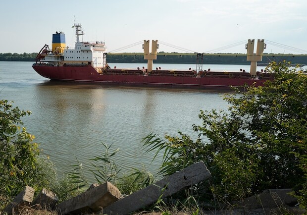 Судно на річці Дунай. 