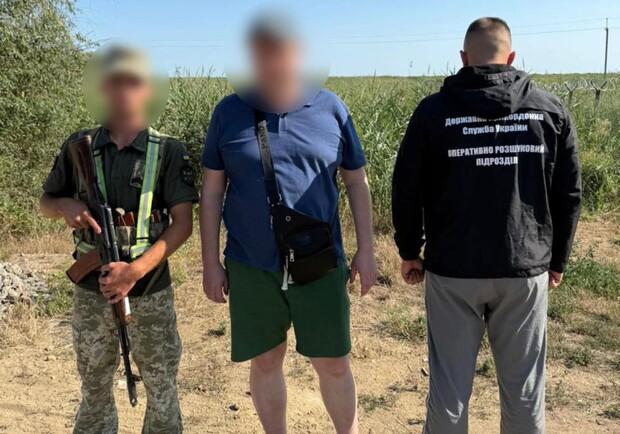 Затриманий утікач із прикордонниками. 