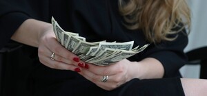 Курс валют в Украине 10 августа 2025 года: сколько стоит доллар и евро