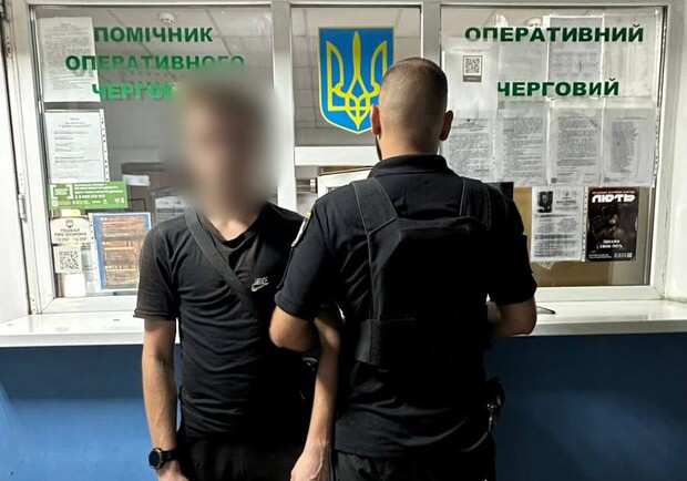 В Одессе задержан 22-летний мужчина, который за деньги поджег дверь квартиры 