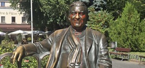 В Одесі заплямували фарбою пам'ятник Утьосову: фотозвіт (оновлено)