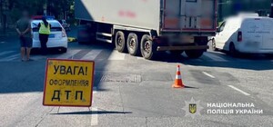 В Одессе под колесами фуры погибла женщина: подробности аварии