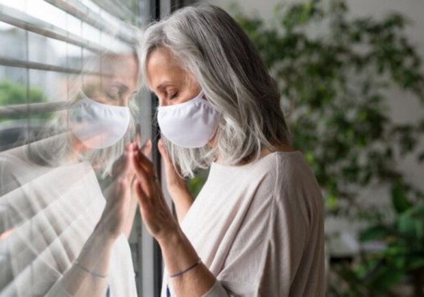 Жінка в масці. 