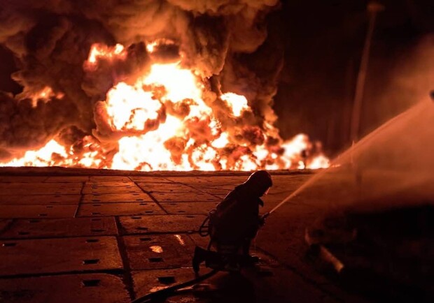 Рятувальник на місці пожежі. 