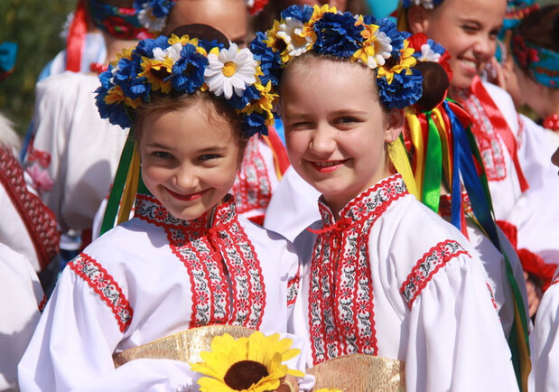 Девочки в вышиванках. 