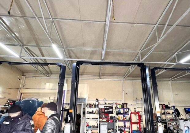 Помещение незаконной СТО. 