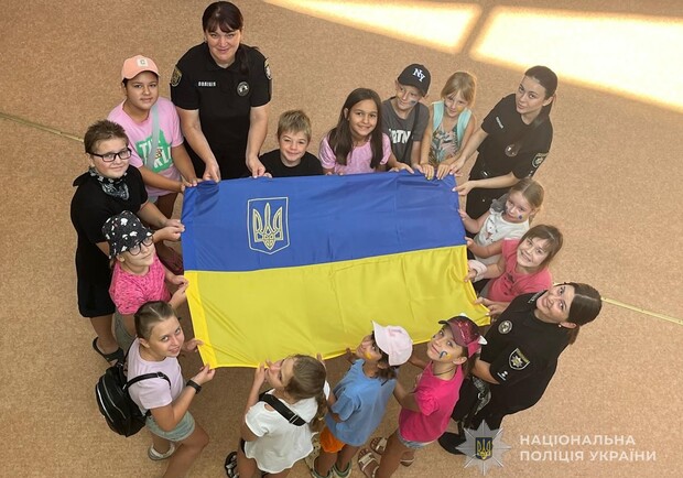 В Измаиле полицейские провели патриотическую встречу с детьми ко Дню Государственного Флага Украины 