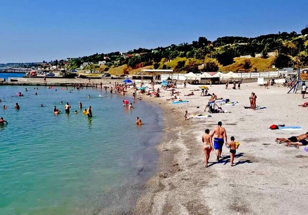 Вода у морі біля Одеси почорніла: результати аналізів та чи безпечно купатися 