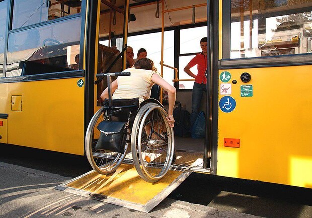 В Одессе опубликован график движения специальных автобусов для перевозки лиц с инвалидностью на сентябрь 