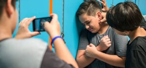 В Кривом Роге подростки поиздевались над 14-летней школьницей и сняли все на видео