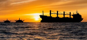 Біля Одеси в морі підірвалося цивільне судно: що відомо