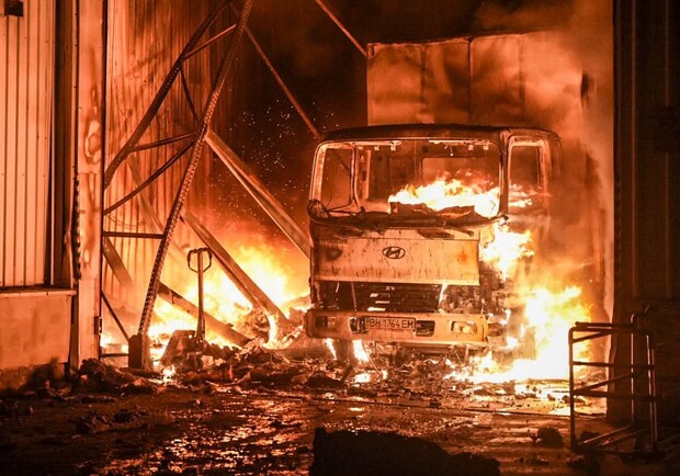 Пожежа після обстрілу. 