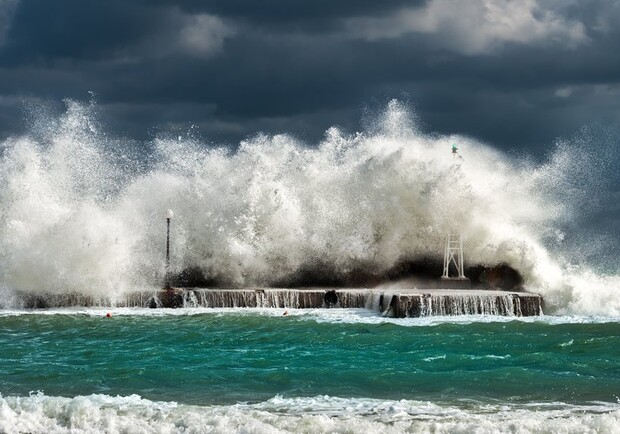 В Одесі та області оголосили штормове попередження: сильний вітер і підвищена небезпека на морі 