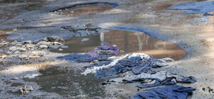 У Дніпрі дорога на житломасиві Тополя-3 перетворилася на смугу перешкод 