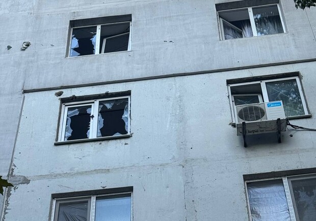 Окна в доме после обстрела. 