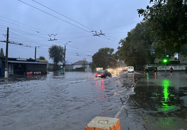 Смертельное ненастье в Одессе: девять погибших, среди них ребенок и сотрудница Укрзализныци 