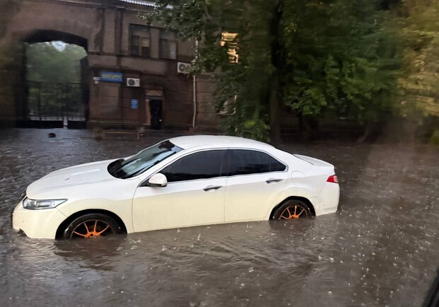 Синоптики объяснили причину масштабных дождей и наводнения в Одессе фото: горсовет