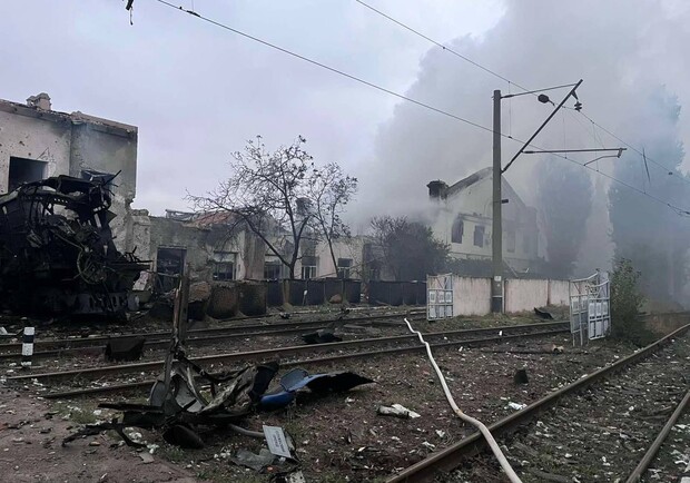 Масований обстріл Одеси: пошкоджено депо Укрзалізниці, постраждав машиніст 
