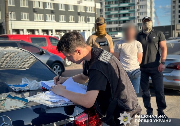 В Одессе за 11 000 долларов обещали "отмазать" от мобилизации: организаторов нашли - фото: ГУНП в Одесской области