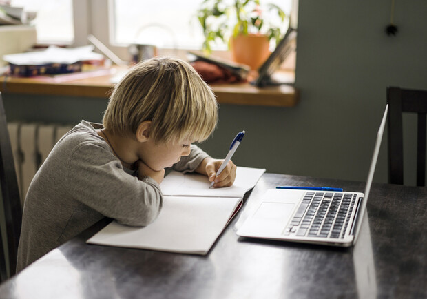 В Одессе продолжили дистанционное обучение из-за ухудшения погоды - 
