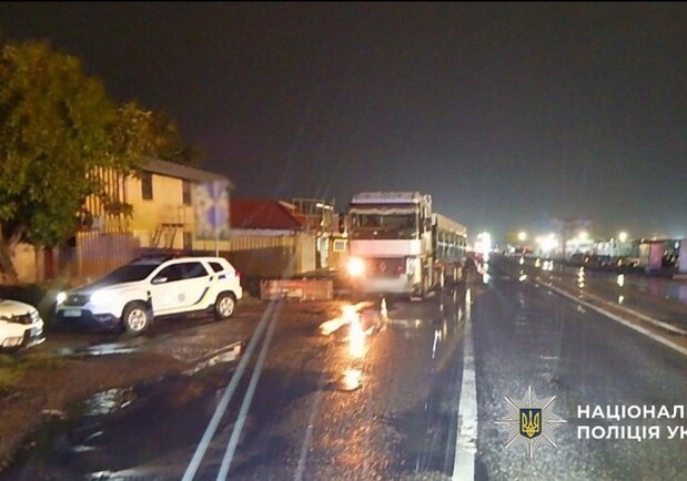 Под Одессой грузовик сбил женщину на пешеходном переходе: полиция расследует обстоятельства ДТП 