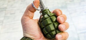 На Запорожье под хмельком угрожал семье с детьми гранатой и бросил ее в сторону дома