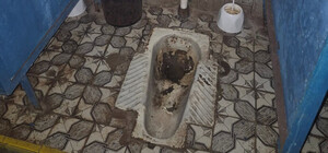  Жахливі умови в укритті: кияни показали стан туалету на 