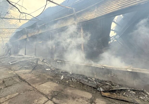 Пожежа після обстрілу. 