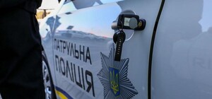 Затримання чоловіка біля ТЦ 