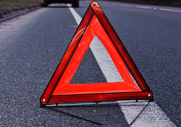 В Одесской области сгорел автомобиль после столкновения с грузовиком: погибли три человека -