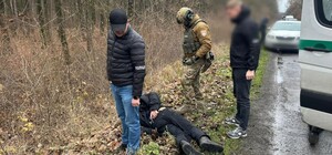 На Закарпатті затримали мікроавтобус львівських інкасаторів із чоловіками у капсулі: фото і відео