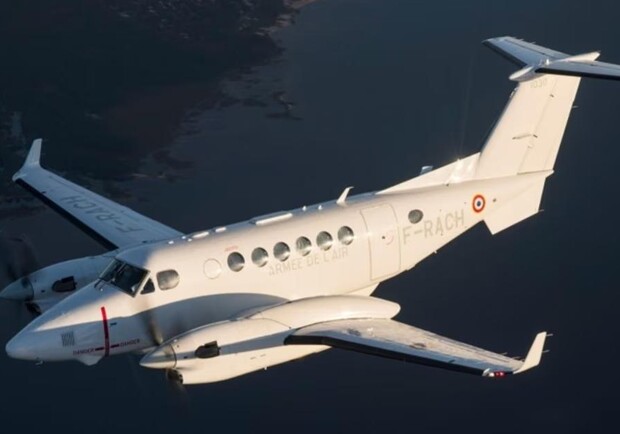 Французький літак-розвідник Beechcraft VADOR зафіксували над Чорним морем 