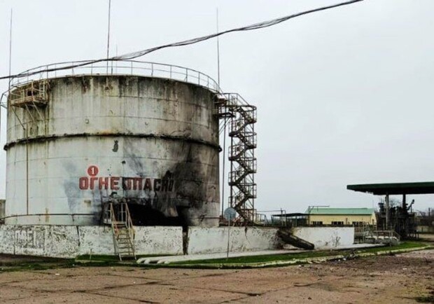 Нефтебаза после обстрела. 