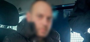 В Харькове мужчина устроил стрельбу в подъезде многоэтажки