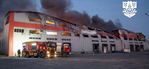 Россия атаковала Одесчину дронами: в результате удара вспыхнул масштабный пожар на складе бытовой техники