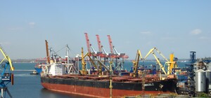 На Одещині росіяни атакували два цивільних судна: загинув іноземець та є постраждалі