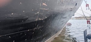 Ракетний удар по порту на Одещині: стався витік олії, є поранений