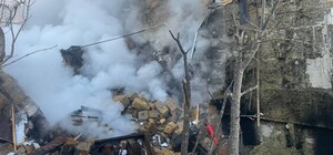 РФ ударила по житловому сектору на Одещині: є поранений і руйнування