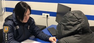 Побила из-за отказа одеваться: в Одесской области воспитательница пытала шестилетнего мальчика