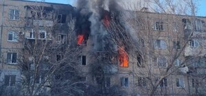 У Салтівському районі Харкова БпЛА влетів у житлову п'ятиповерхівку: горять квартири, є постраждалі