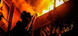 На Салтовке мужчина выпрыгнул из окна, спасаясь от пожара