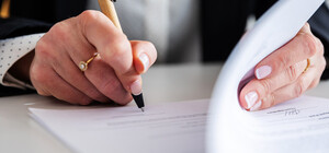 Получи ответ: как расторгнуть или признать недействительным договор дарения в Украине